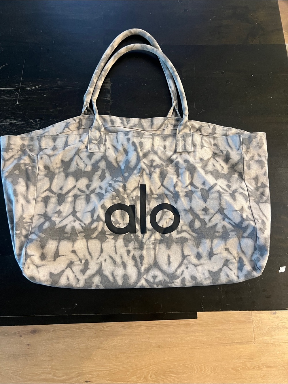 ALO Yoga Gray and White Tie-Dye Canvas Tote